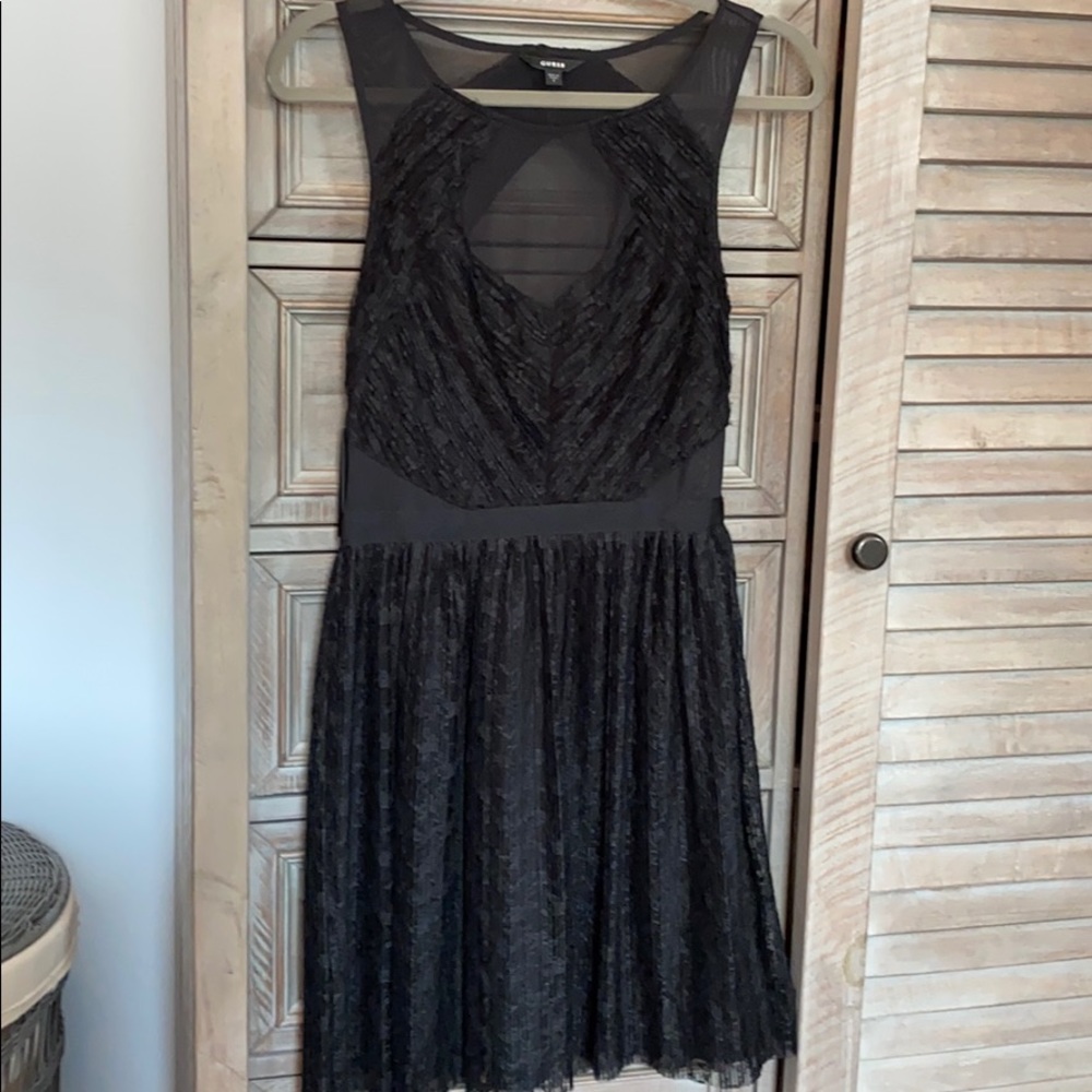 Guess sleeveless crinkle floral lace dress